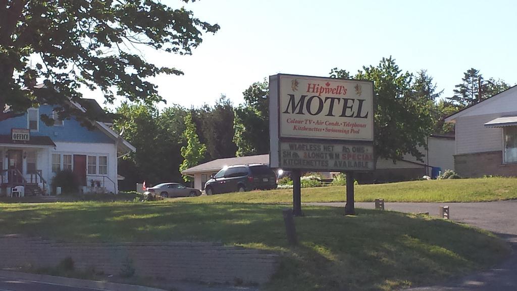 Hipwell'S Motel Fonthill Exterior photo