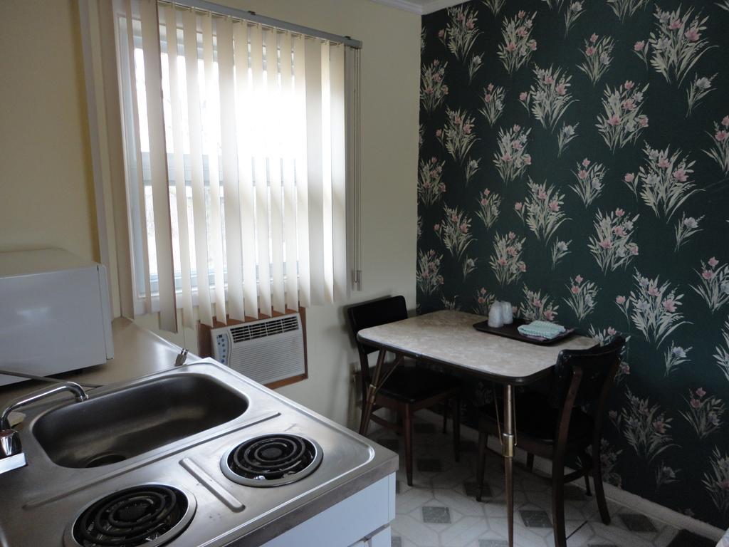 Hipwell'S Motel Fonthill Room photo