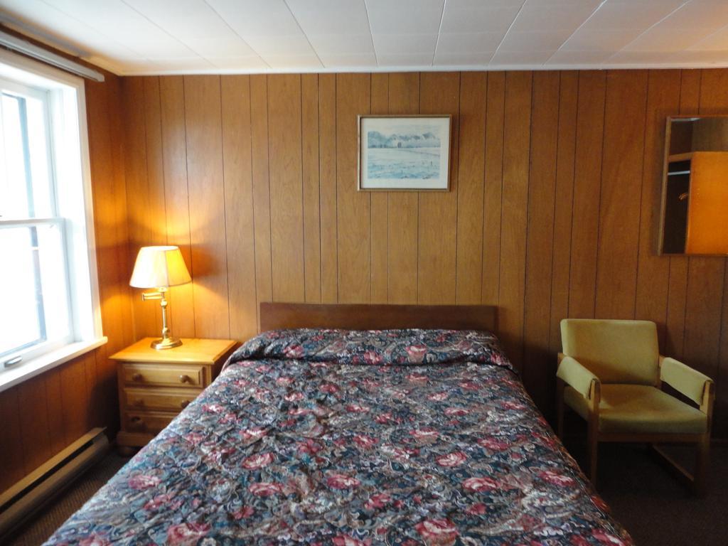 Hipwell'S Motel Fonthill Room photo